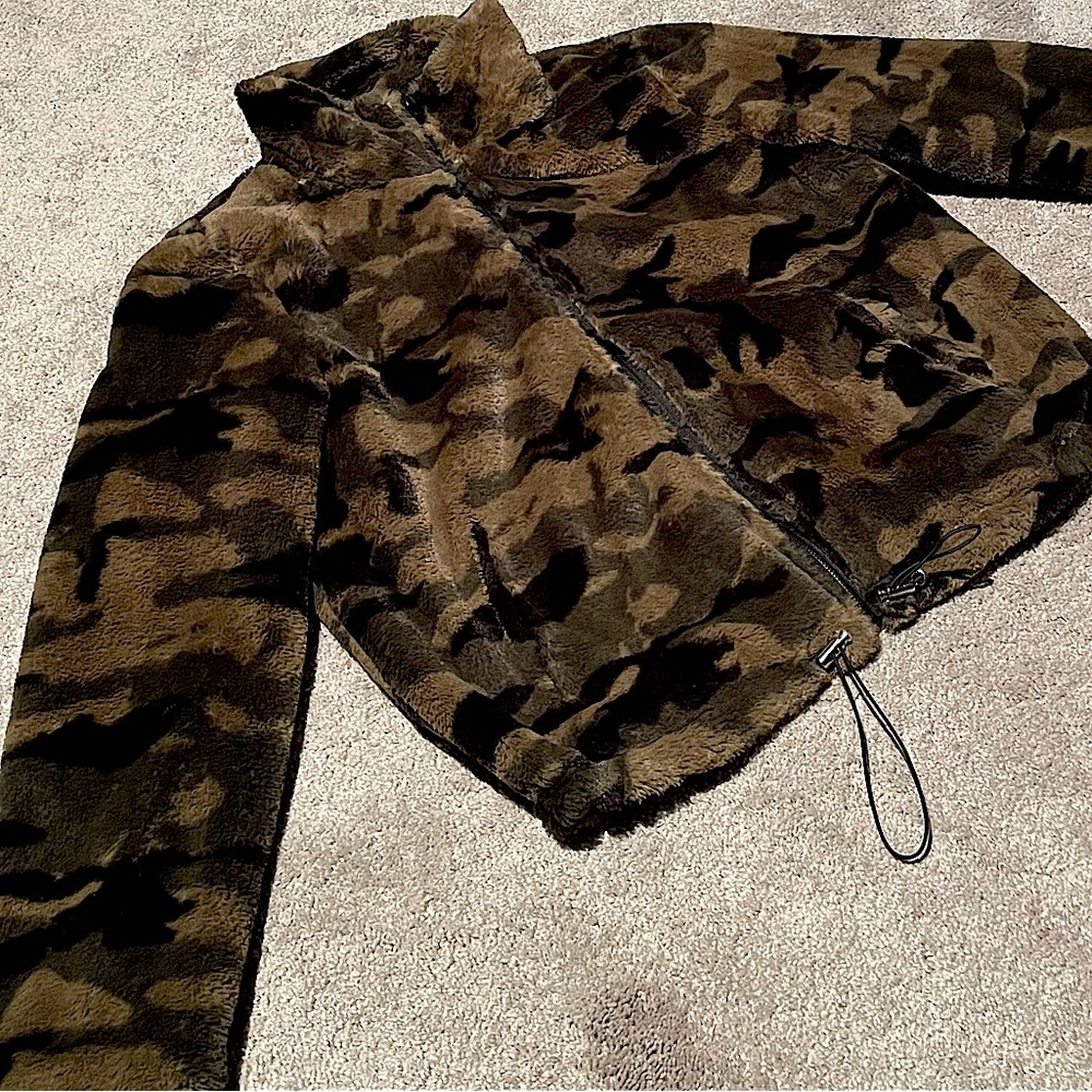 CAMO Faux Fur Jacket 👁️‍🗨️